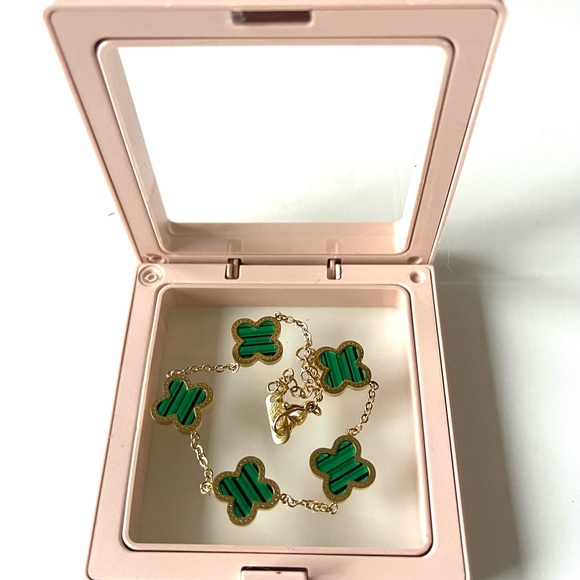 Brand new bracelet with box - Picture 3 of 4